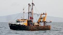 RS14880_Manx_queenie_trawler-lpr