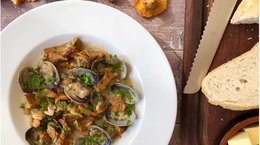 clams w girolles (bute st seafoodie).jpg