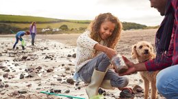 girl_seashore_shutterstock_1609085854